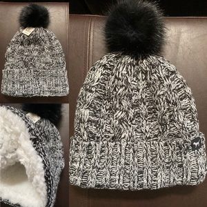 New Victoria’s Secret pink Sherpa beanie Pom Pom